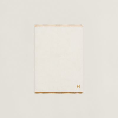 103846M 03_flat_wm_1?size=3000